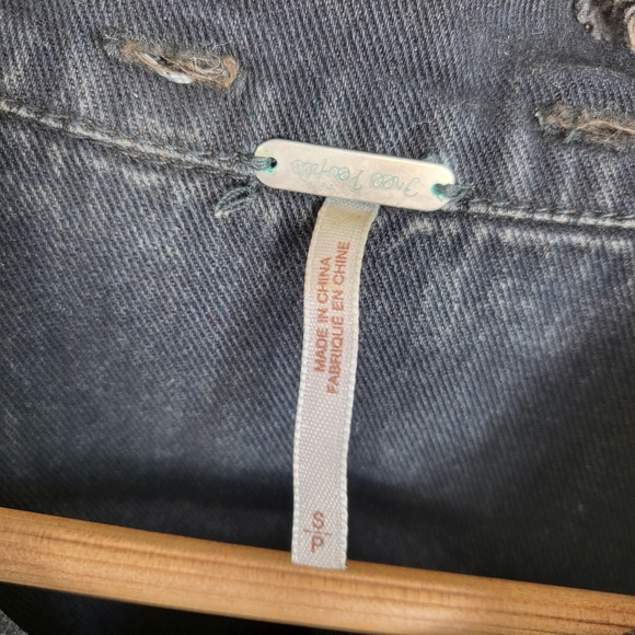 Free People Pumice Mixed Media Knit Sleeve Distressed Jean Jacket Small - Picture 3 of 7